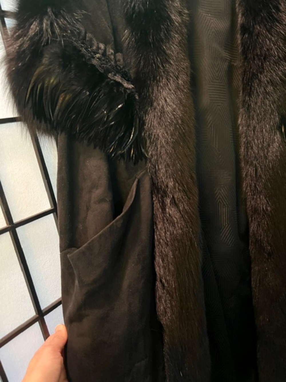 RARE VINTAGE ('80s/'90s) Marcy E Co. Sleeveless Suede Coat w/ Fox Fur Trim (OS) - Picture 7 of 7